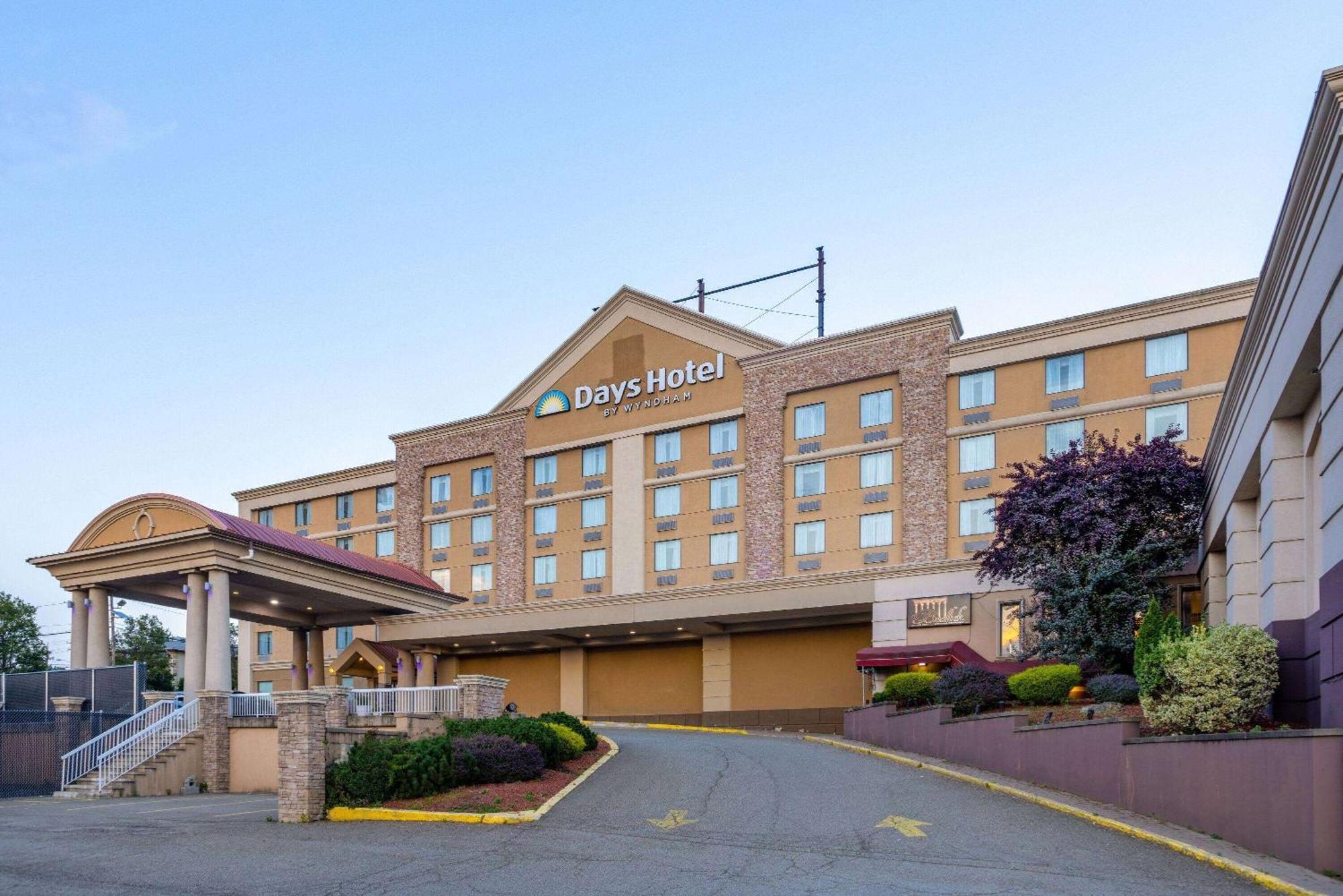 Days Hotel By Wyndham North Bergen Exterior foto